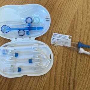 NWT WATERPIK/PIK POCKET Attachments in White Case